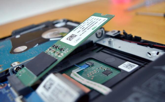 Instale el SSD M.2