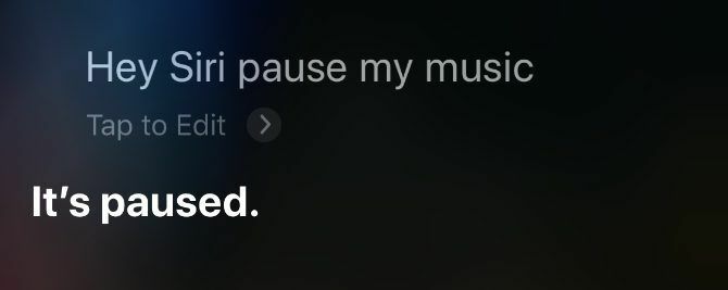 Pantalla Siri pausando música en iPhone