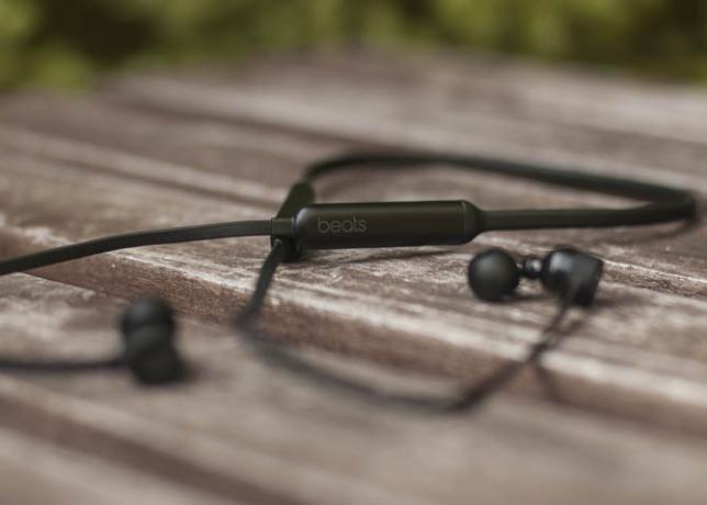 BeatsX Review & Giveaway: ¿los mejores auriculares de Apple? logotipo de beatsx