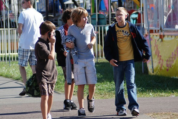 10 maneras en que la cámara de su teléfono inteligente puede hacer la vida más fácil teléfono celular para niños cole camp1 590x393