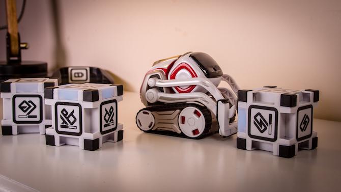 Este robot de juguete tiene vida propia: Anki Cozmo Review Cozmo 18