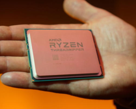 La guía definitiva para tu PC: todo lo que querías saber, y más AMD Threadripper en la mano