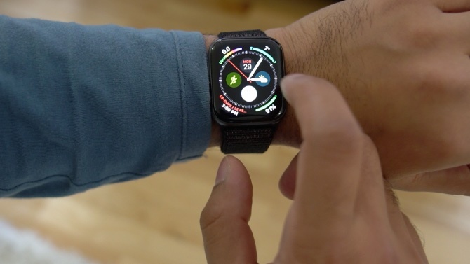 Apple Watch Series 4: El indiscutible rey de los relojes inteligentes Uso frontal 670