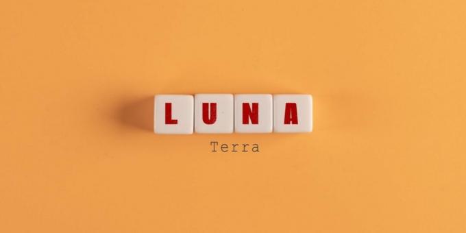 luna escrito en bloques de letras sobre fondo naranja