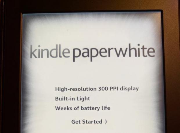 Cómo configurar y usar su Kindle Paperwhite 02 Paperwhite Hello Screen