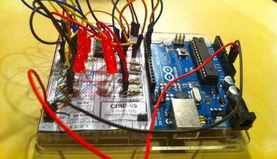 Programación Arduino: juego con Shift Registers (también conocido como Even More LED) tutorial de registro de cambio ensamblado