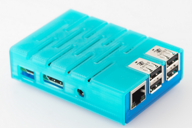 18 interesantes ideas de bricolaje Raspberry Pi Case walter pi case azul 670x449