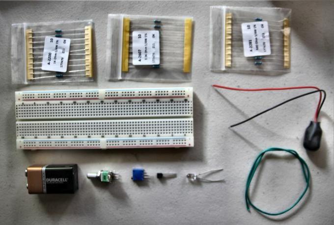 Zap Yourself Smarter With This DIY tDCS Brain Stimulator 01 partes TDCS