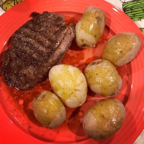 carne y papas instantáneas