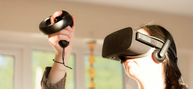Controladores Oculus Touch VR Revise los controladores Oculus Touch usando 670x312