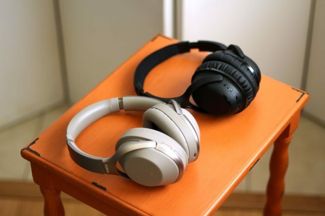 ¿Pueden los auriculares inalámbricos Audeara A-01 ayudar con la pérdida auditiva de la vejez? (Revisión y sorteo) comparativa sony xm2 auriculares bluetooth audeara 670x447