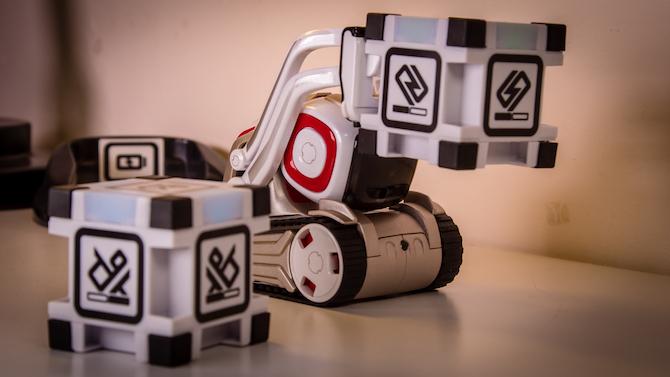 Este robot de juguete tiene vida propia: Anki Cozmo Review Cozmo 5