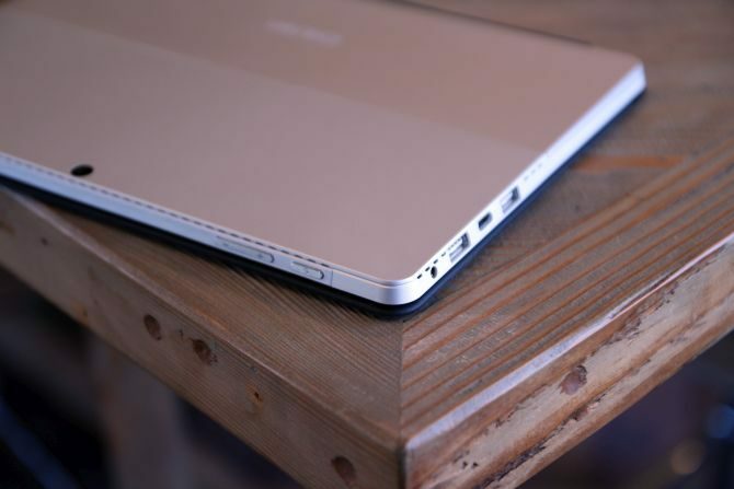 Chuwi SurBook Mini 2-en-1 Tablet Review chuwi surbook mini puertos muo stock 670x447