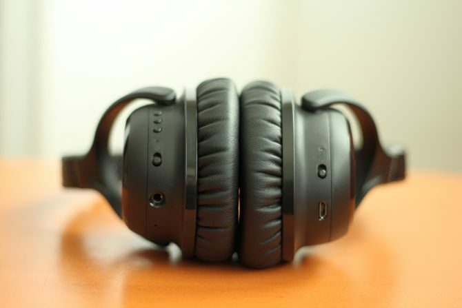 ¿Pueden los auriculares inalámbricos Audeara A-01 ayudar con la pérdida auditiva de la vejez? (Revisión y sorteo) auriculares audeara a01 670x447
