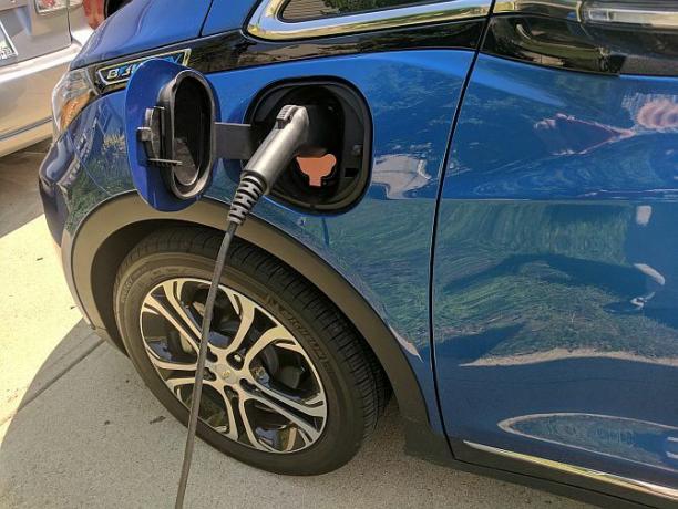 Chevy Bolt EV Hands-On: Aparentemente, los autos eléctricos ya no chupan Bolt EV4