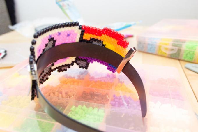 Cómo hacer tus propios accesorios retro de 8 bits diy pixel art jewellery headband bend and clips