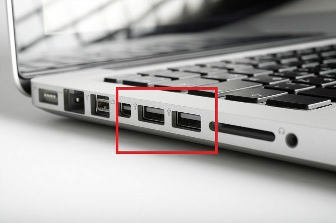 Cómo usar una unidad flash en el puerto usb de Windows 10 670x445