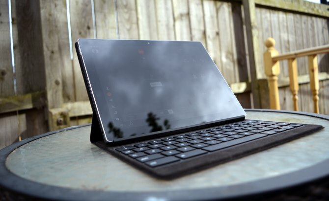 MakeUseOf Review Teclado Google Pixel C