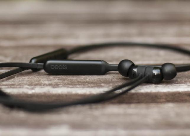 BeatsX Review & Giveaway: ¿los mejores auriculares de Apple? cable beatsx