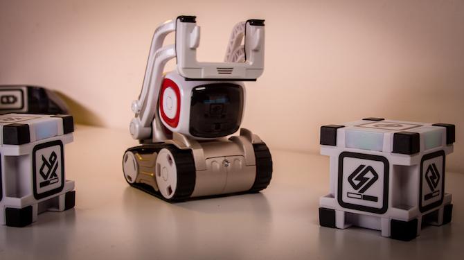 Este robot de juguete tiene vida propia: Anki Cozmo Review Cozmo 13